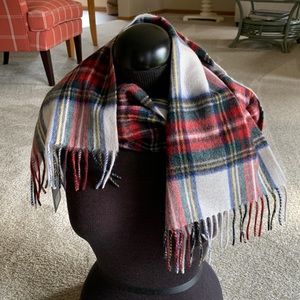 NWT. Gretna Green Scarf. 💯 Lambswool. Soft and gorgeous